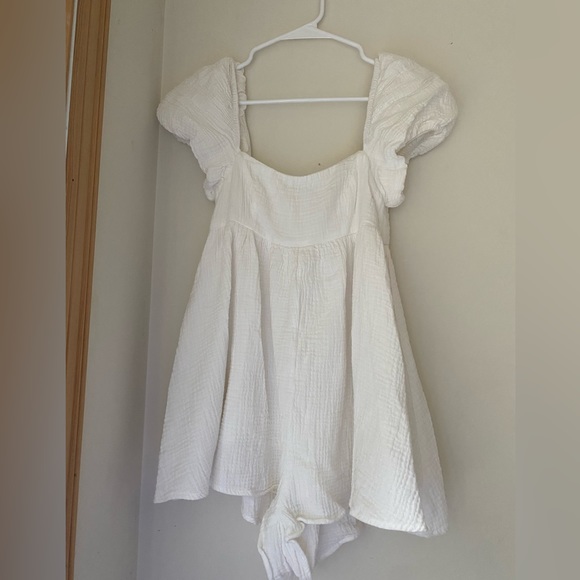 Flowy white princess polly romper - Picture 2 of 5